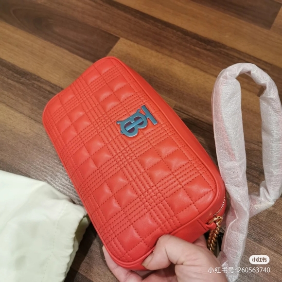 Burberry bright red quilted lamb skin camera bag - Picture 2 of 8